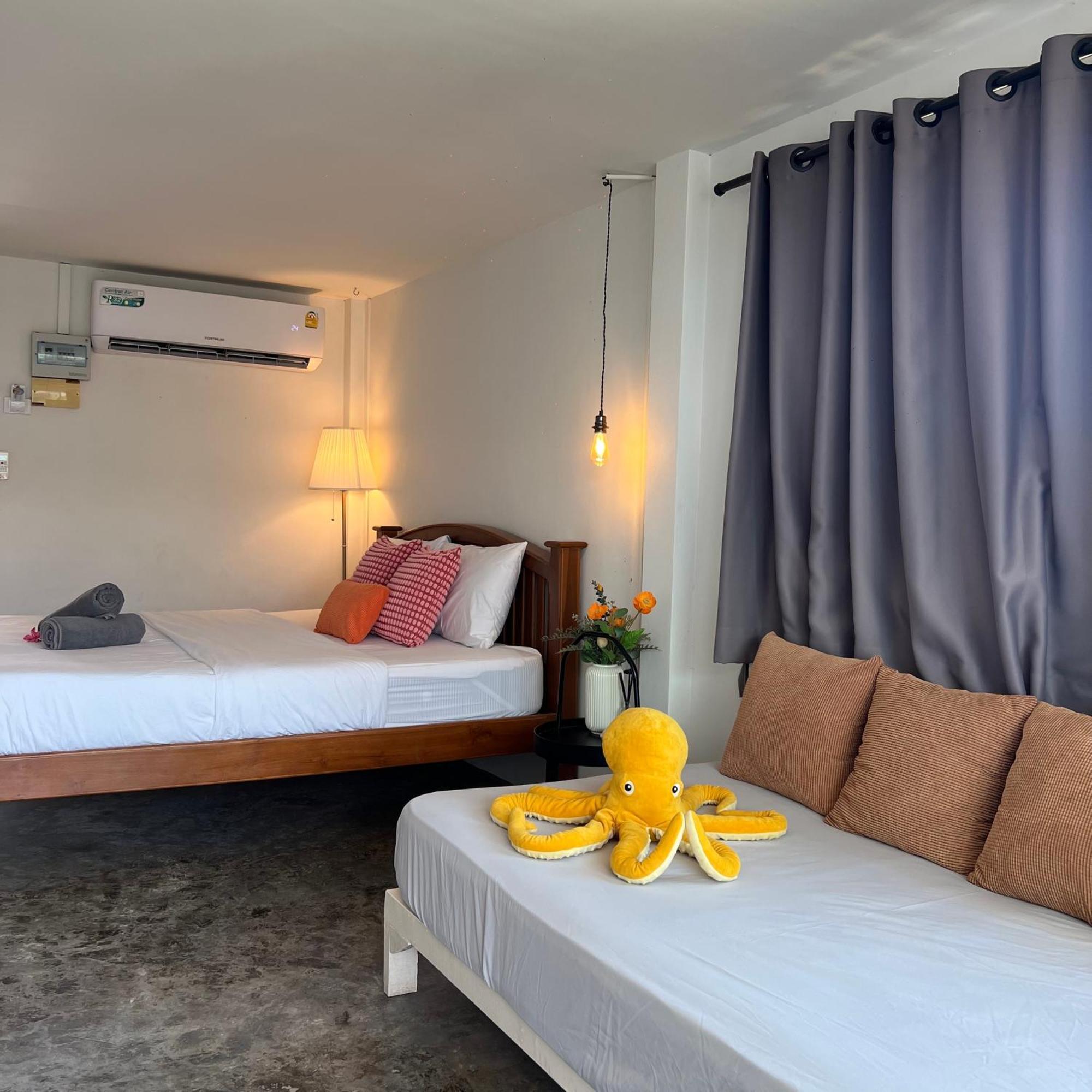 Sawaddeethaweesuk At Kohlarn Apartment Phòng bức ảnh